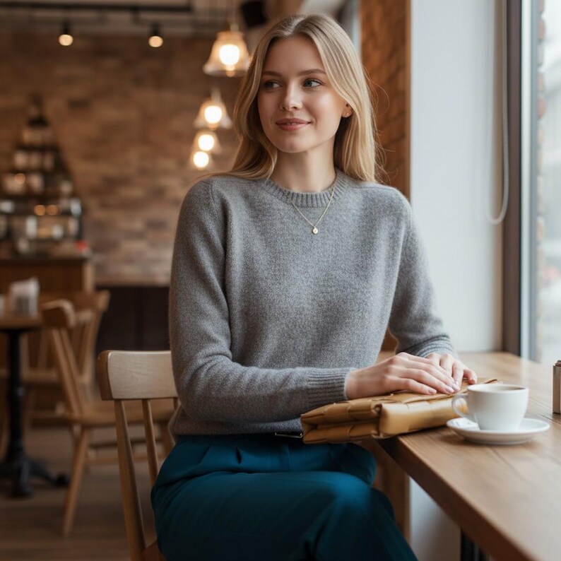 Soft Sweater Women Round Neck Minimalist
